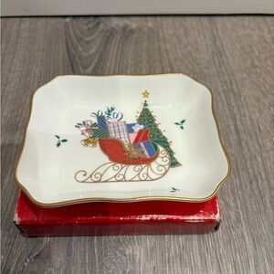 Mikasa Christmas Cheer Chelsea Tray FX033  New in Box